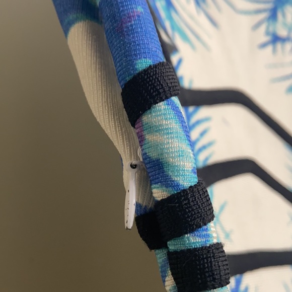 Body on fitted dress - Picture 9 of 9